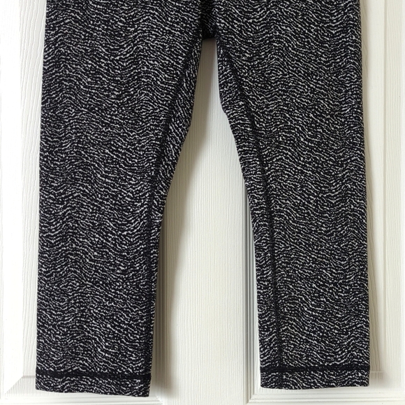 Lululemon Wunder Under Luon Ripple Jacquard Capri Length Leggings Black White 8 - Picture 3 of 13